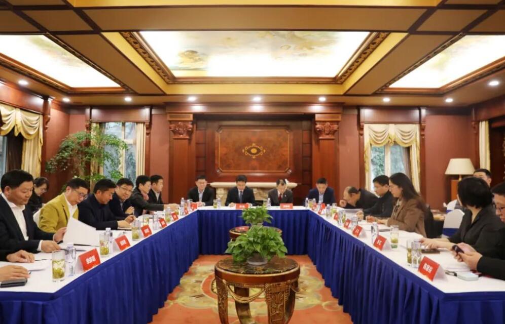 欧堡利亚集团董事长戴春明应邀出席上海盐城经济社会发展促进座谈会