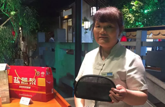 欧堡利亚江南明灶员工杨海云拾金不昧弘扬正能量