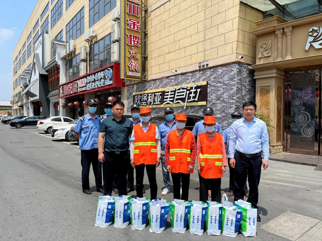 【＂暑”你最美】欧堡利亚集团建湖商管公司开展送清凉活动