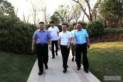 集团董事长戴春明陪同中铁十一局领导莅临欧堡利亚悦府参观考察